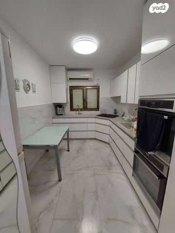 דירה, אמרי ברוך 6, קרית ויז'ניץ, בני ברק