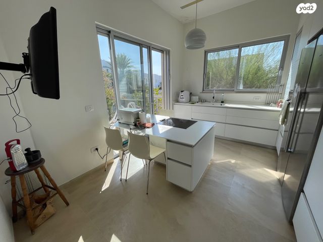 בית פרטי/ קוטג', אירוס, אירוס