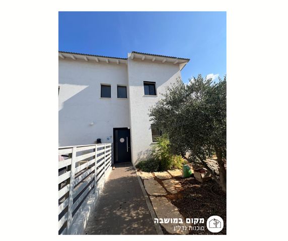 דו משפחתי, בנימינה גבעת עדה