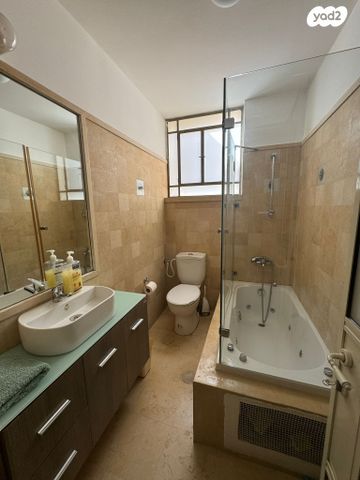 בית פרטי/ קוטג', יהושוע בן חנניה, אבן גבירול, רחובות