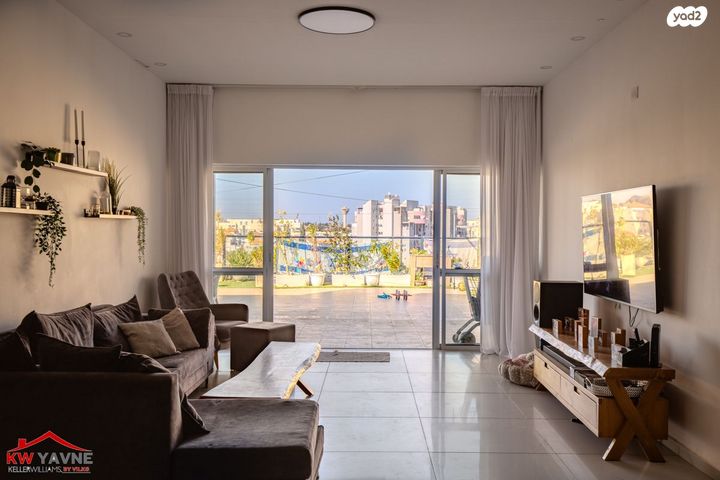 גג/ פנטהאוז, הדרור, נאות בן גוריון, יבנה