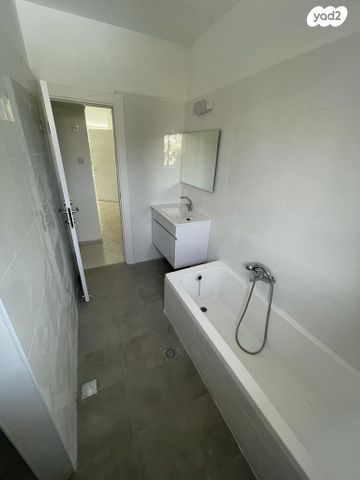 דירה, קידוש השם, רמב"ם, ראשון לציון