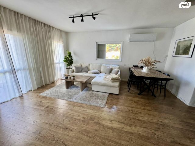 דופלקס, חוחית 30, צוותא ב, אלפי מנשה