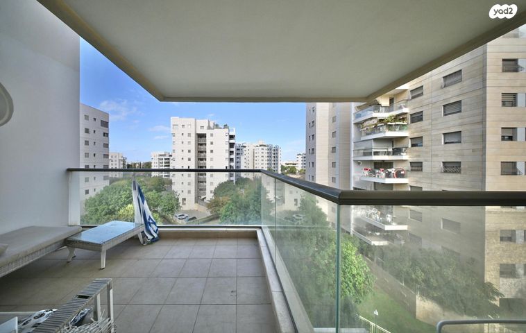 דירה, האימהות, סביוני נצר סירני, נס ציונה