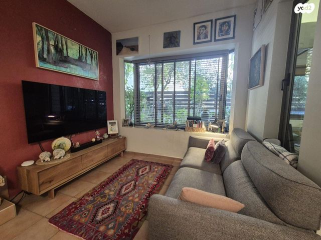 דו משפחתי, אורנית, אורנית