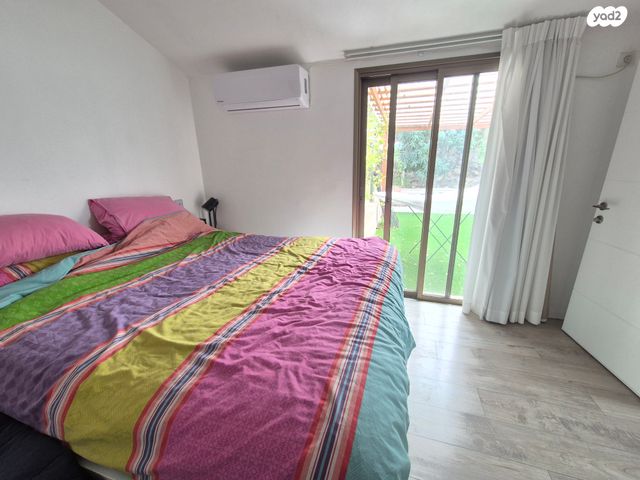 דו משפחתי, אורנית, אורנית