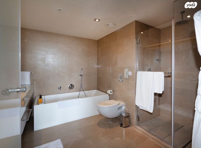 דירה, הרצליה