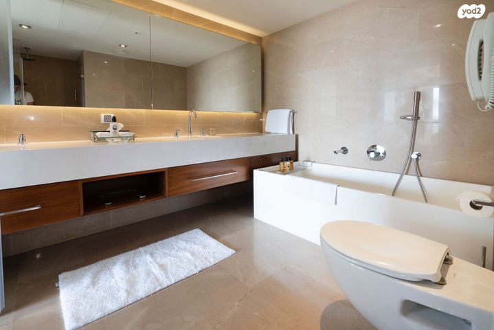 דירה, הרצליה