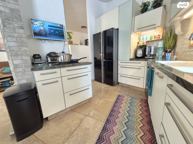 דו משפחתי, אורנית, אורנית