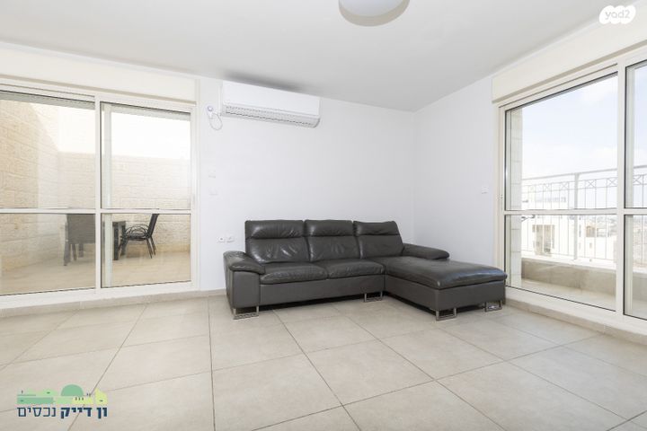 דירה, עמנואל זיסמן, חומת שמואל, הר חומה, ירושלים