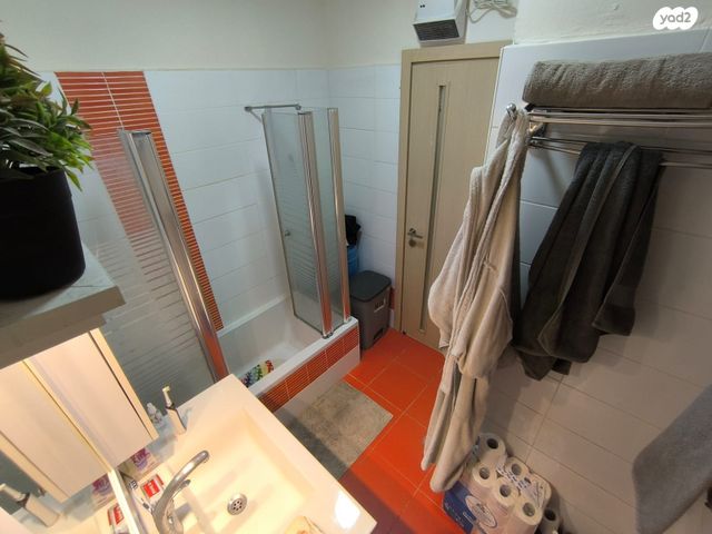 דירת גן, ביאליק, מרכז, קרית עבודה, חולון