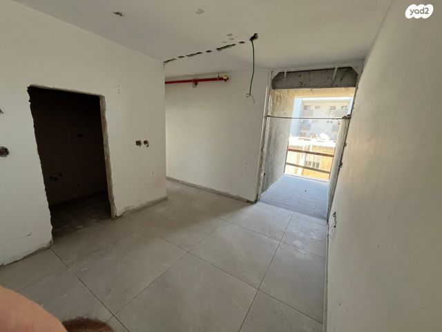 דירה, צבי הירשפלד, רמז, מערב ותיק, ראשון לציון