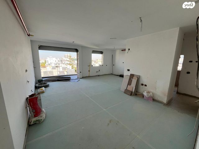 דירה, צבי הירשפלד, רמז, מערב ותיק, ראשון לציון