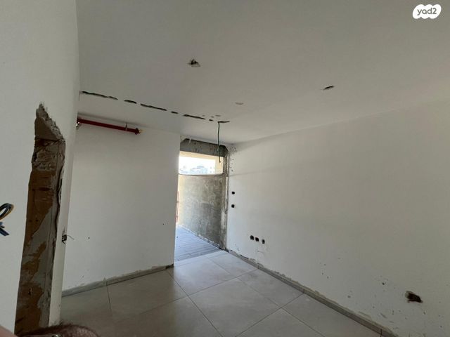 דירה, צבי הירשפלד, רמז, מערב ותיק, ראשון לציון