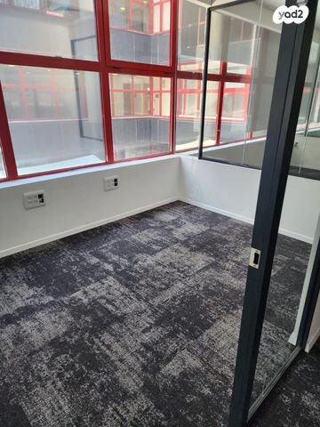 בניין משרדים, זרחין, רעננה