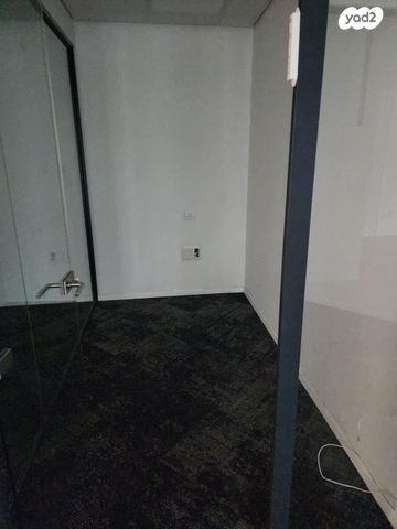 בניין משרדים, זרחין, רעננה