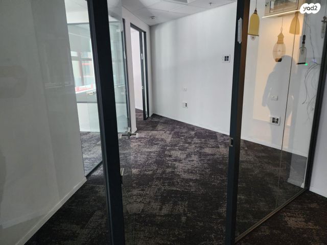 בניין משרדים, זרחין, רעננה