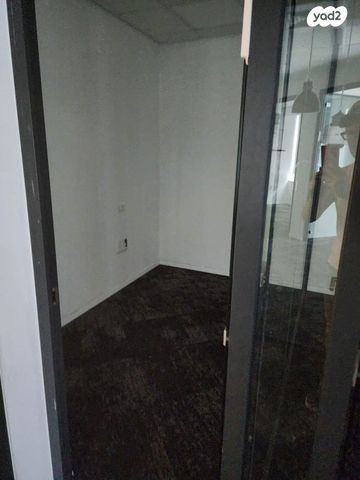 בניין משרדים, זרחין, רעננה