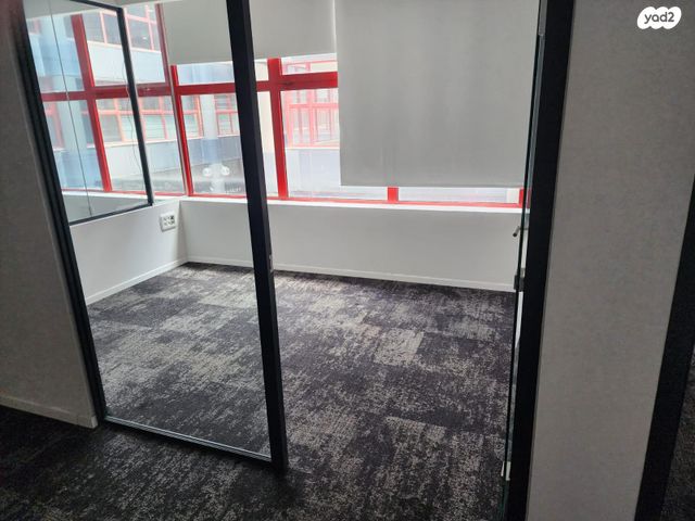 בניין משרדים, זרחין, רעננה