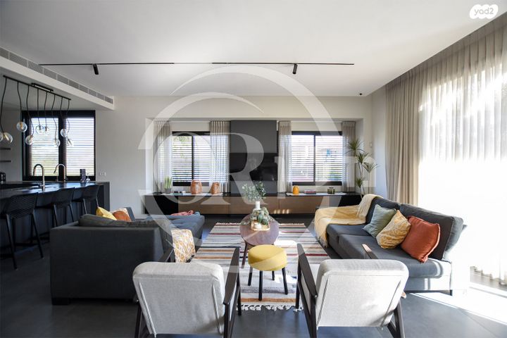 גג/ פנטהאוז, גולן, רמת השרון