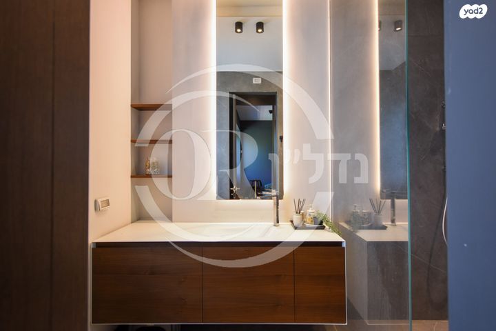 גג/ פנטהאוז, גולן, רמת השרון