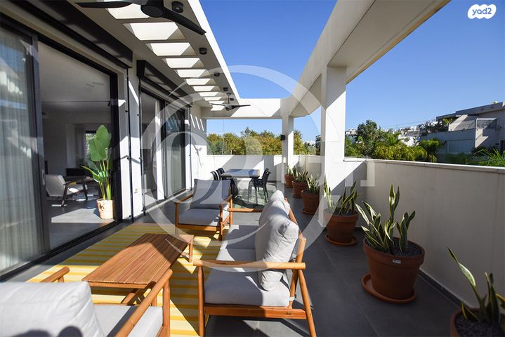 גג/ פנטהאוז, גולן, רמת השרון