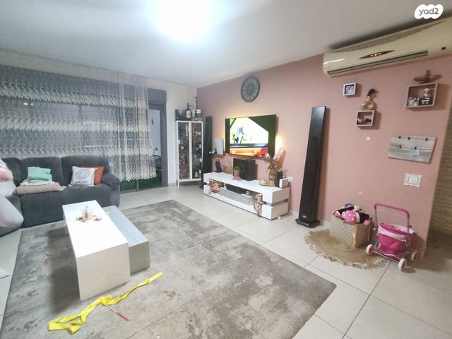 דירה, אורנית, אורנית