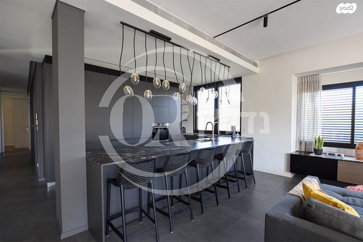 גג/ פנטהאוז, גולן, רמת השרון