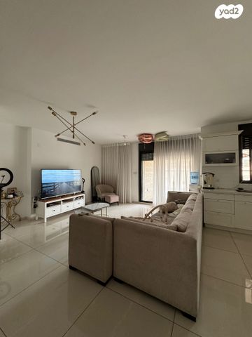 דירה, הכינור, שאר העיר, גבעת זאב