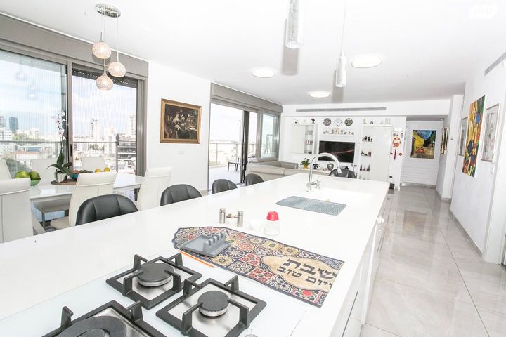 גג/ פנטהאוז, ביאליק, שכונת בן גוריון, מרכז העיר ג', רמת גן