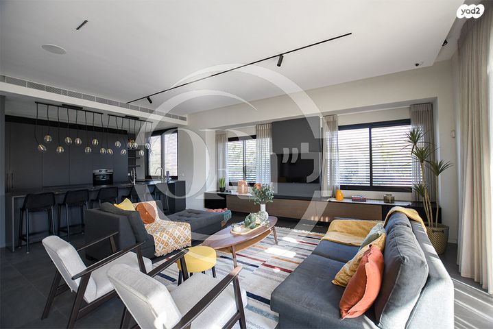 גג/ פנטהאוז, גולן, רמת השרון