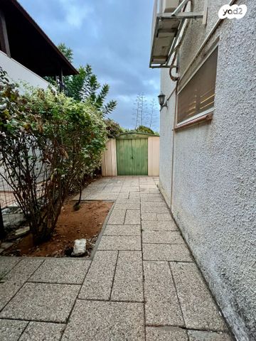 דו משפחתי, אלפי מנשה