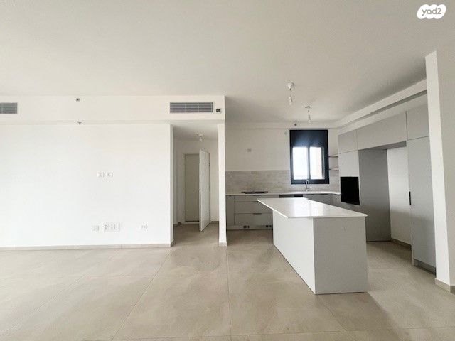 דירה, אמנון ליפקין שחק, נוף הטיילת, נתניה