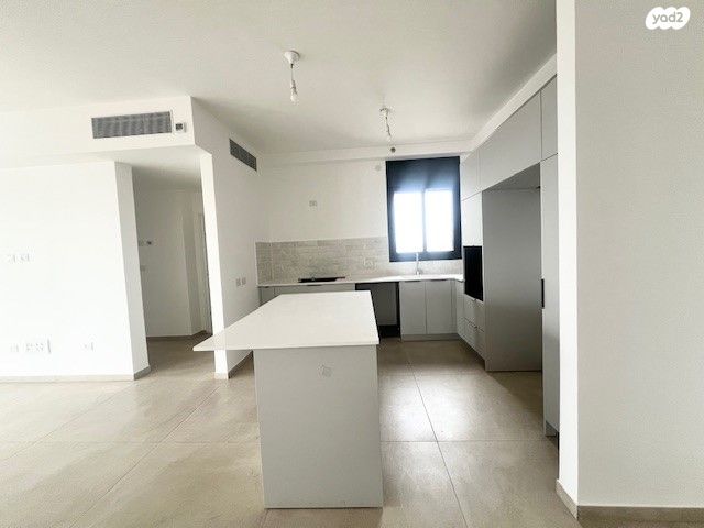 דירה, אמנון ליפקין שחק, נוף הטיילת, נתניה