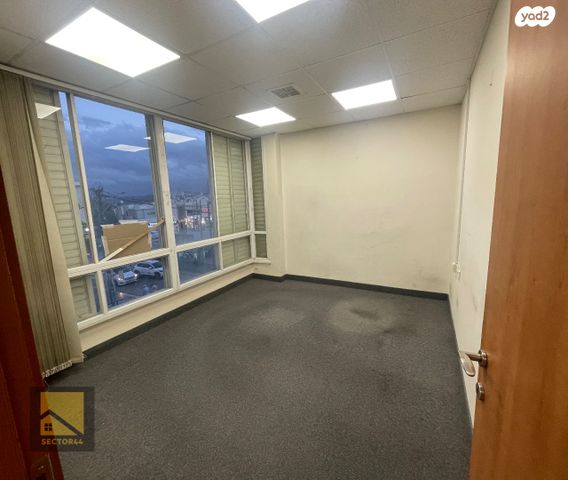 משרדים, מחניים, מרכז הכרמל, חיפה