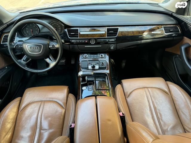 אאודי A8