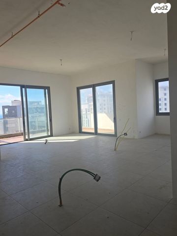 אריק לביא 18