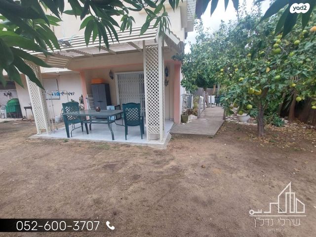 בית פרטי/ קוטג', הרותם, נאות הפרחים, גן יבנה