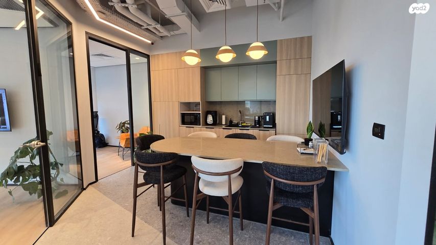 משרדים, קרית אונו