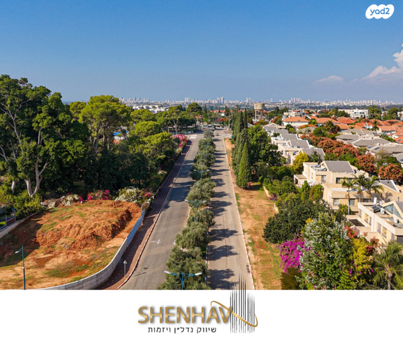 דו משפחתי, תל מונד