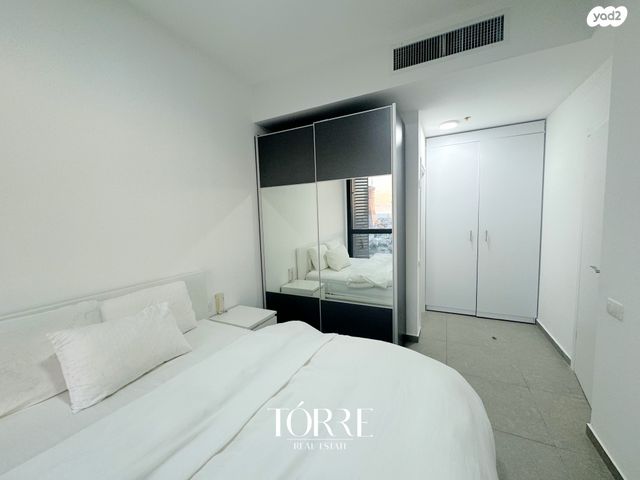 דירה, דרך מנחם בגין 158, מונטיפיורי, הרכבת, תל אביב יפו