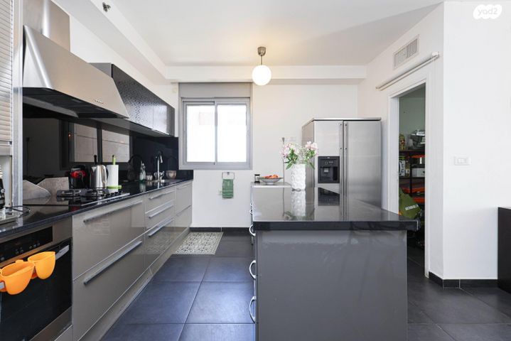 דירה, אריק לביא 1, עיר ימים, נתניה