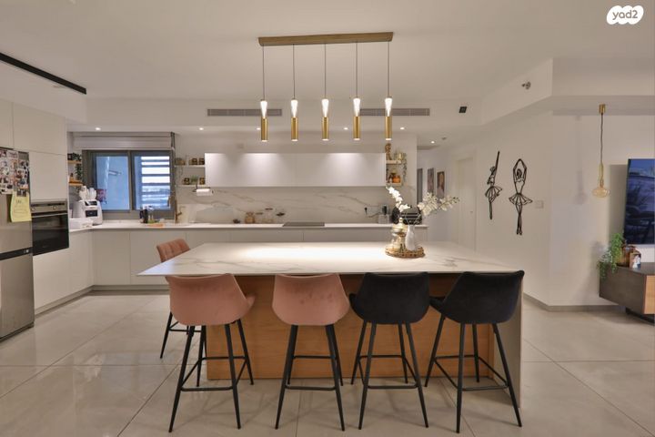 דירה, ש"י עגנון, משכנות האומנים, קרית מוצקין