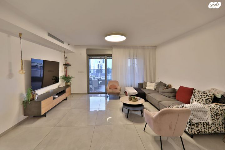 דירה, ש"י עגנון, משכנות האומנים, קרית מוצקין