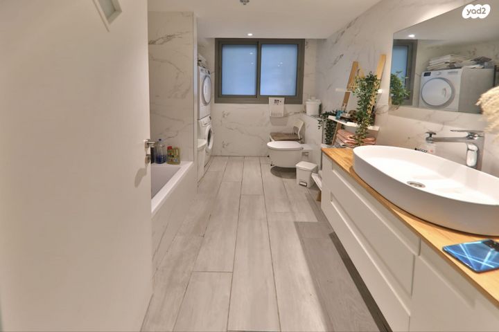 דירה, ש"י עגנון, משכנות האומנים, קרית מוצקין