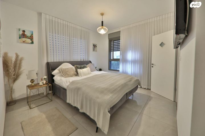 דירה, ש"י עגנון, משכנות האומנים, קרית מוצקין