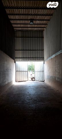 מחסנים, בני עטרות