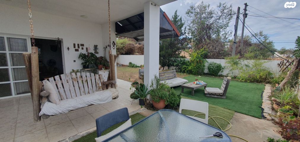 דו משפחתי, הדקל, עץ אפרים