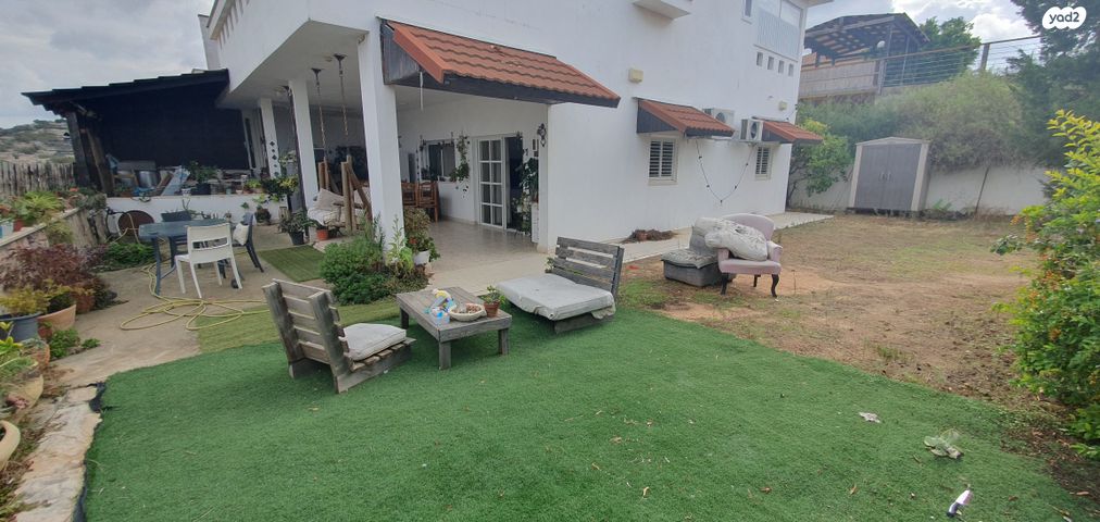 דו משפחתי, הדקל, עץ אפרים