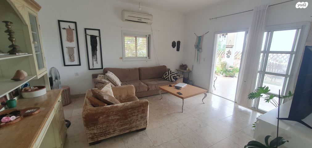 דו משפחתי, הדקל, עץ אפרים